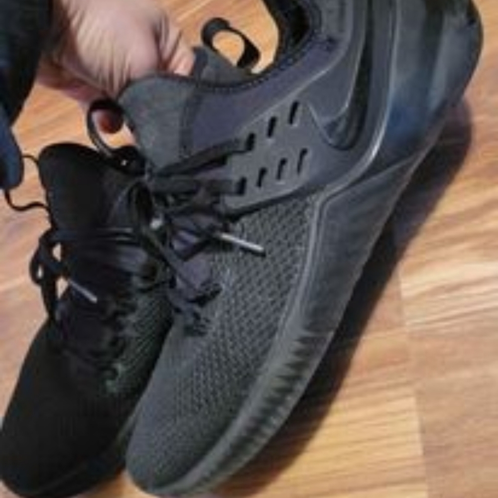 Men's Nike Free Metcons 9.5